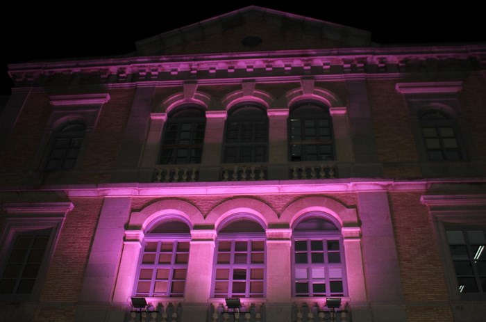 Imagen de Fachada iluminada