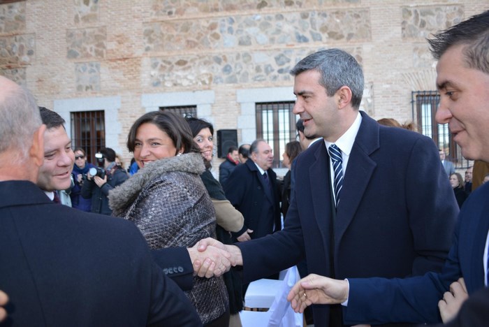 Imagen de Saludando a Emiliano García Page