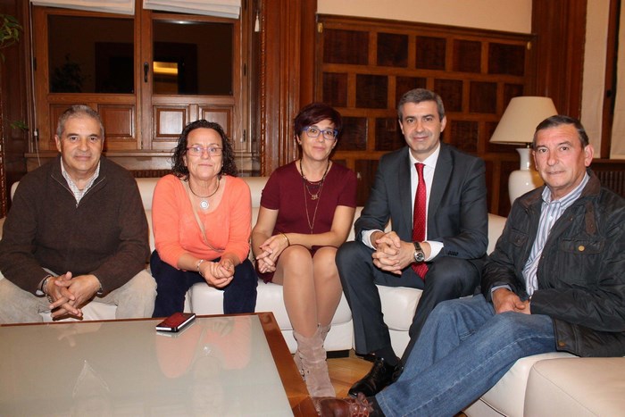 Imagen de Álvaro Gutiérrez recibe al alcalde de Cabezamesada