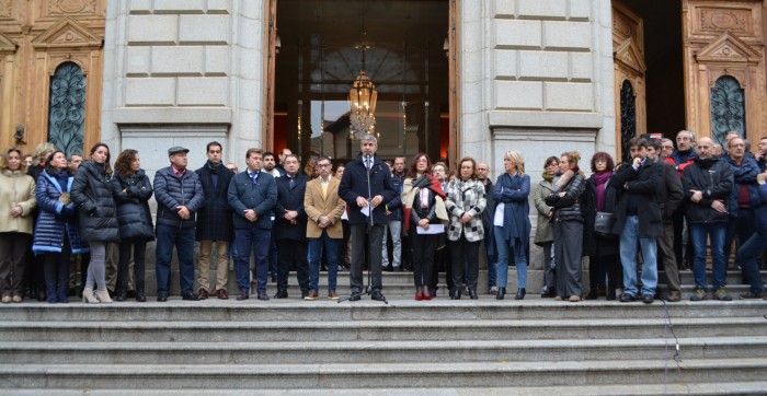 Álvaro Gutiérrez en el acto en la puerta de la Diputación