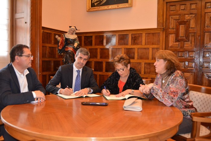 Álvaro Gutiérrez firma un convenio de colaboración con AFAEM Despertar