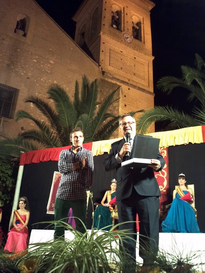 Imagen de Entrega premio en La Torre de Esteban Hambrán