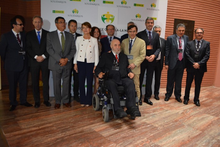 Foto de familia de premiados y autoridades