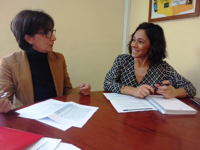 Imagen de Ana María Gómez y Charo Navas en la reunión mantenida hoy en la Diputación provincial
