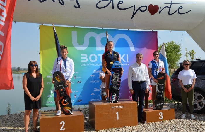Imagen de Álvaro Gutiérrez en la entrega de medallas del europeo de esquí acuático de Seseña