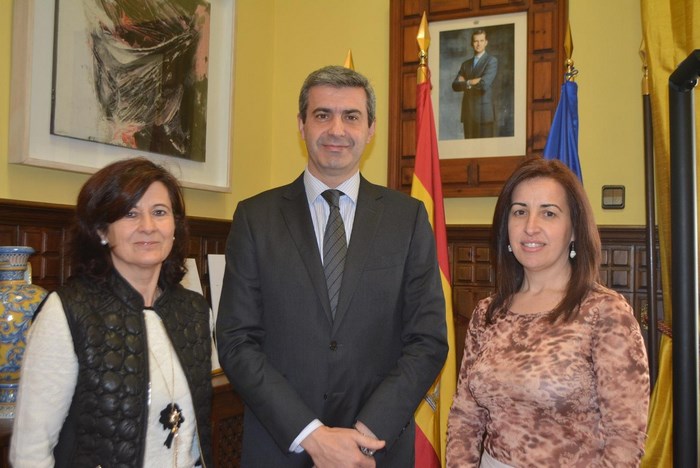 Imagen de Álvaro Gutiérrez con las responsables de la Unidad Autonómica de Coordinación de Trasplantes