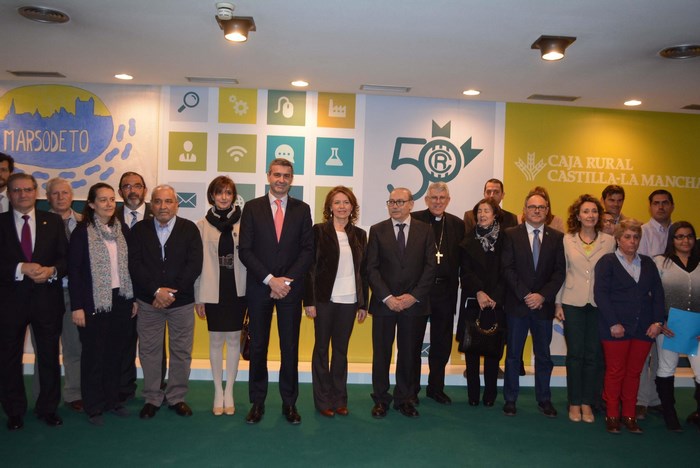 Álvaro Gutiérrez con las autoridades asistentes al acto de nombramiento de Padrino de Marsodeto