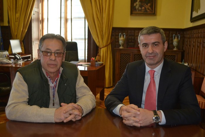 Álvaro Gutiérrez y César Sánchez, alcalde de Alcañízo