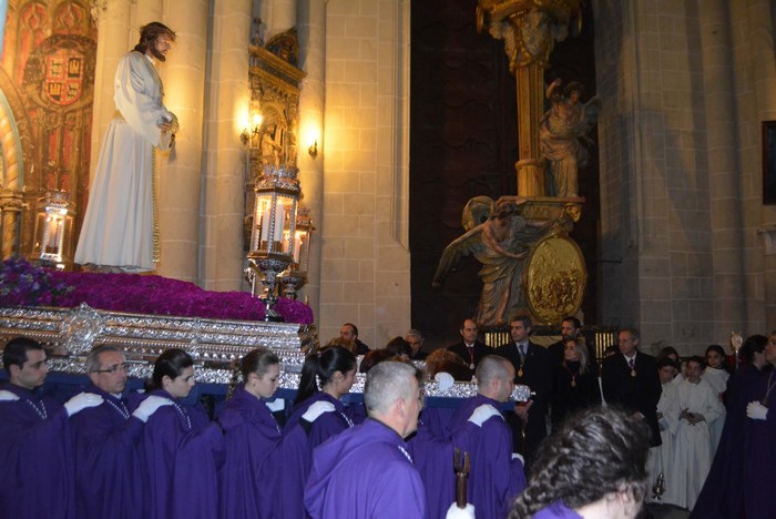 Imagen de Álvaro Gutiérrez al inicio de la salida del paso del Cristo Cuativo