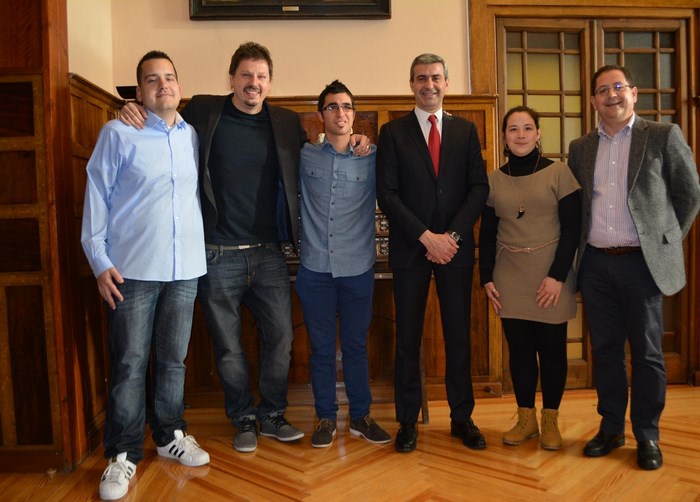 Imagen de Álvaro Gutiérrez con los trabajadores