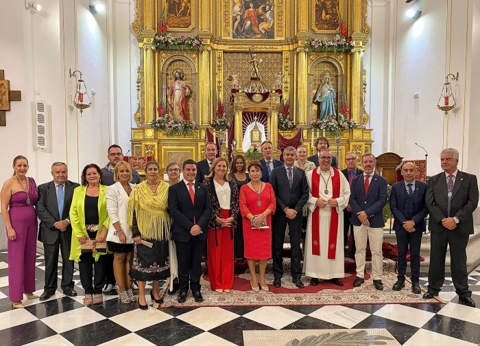 Imagen de Autoridades minutos antes de comenzar la procesión