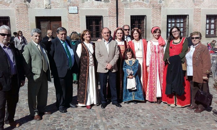Imagen de Diputadas provinciales con el alcalde de Oropesa en las Jornadas Medievales