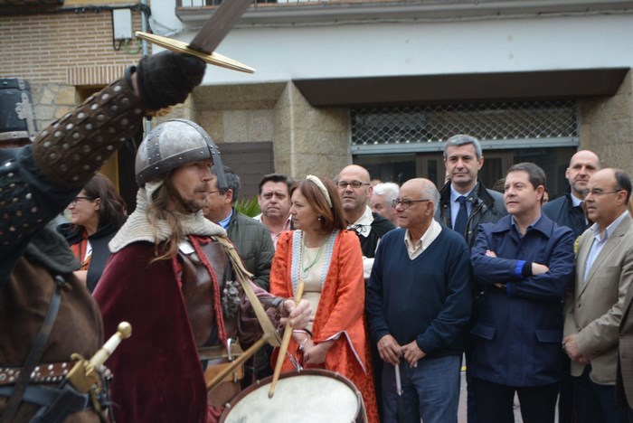 Imagen de Álvaro Gutiérrez, Emiliano García-Page y Juan Antonio Morcillo en el desfile de  Jornadas Medievales