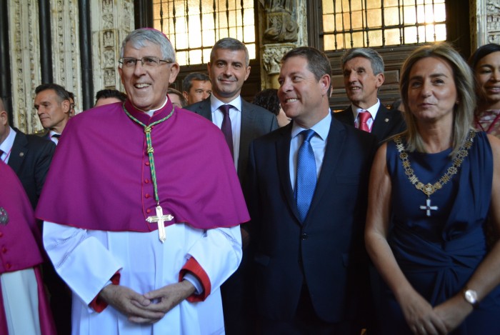 Con el Cardenal, el presidente regional y la alcaldesa de Toledo