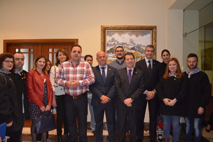 Imagen de Álvaro Gutiérrez con el presidente de Castilla-La Mancha y los alcaldes de Mora y Martos