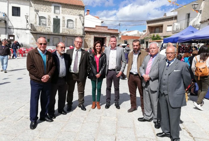 Flora Bellón en la inauguración de la Feria Ganadera y de Artesanía de Pelahustán