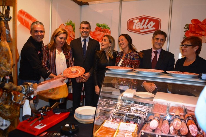 Álvaro Gutiérrez en la inauguración de la Feria de los Sabores de Toledo junto a la alcaldesa