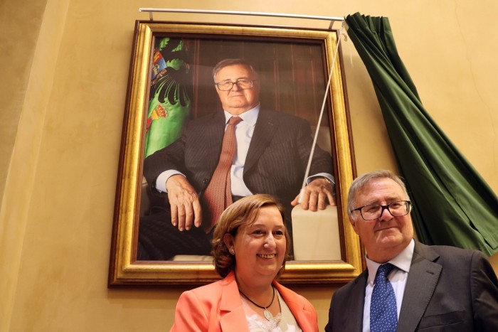  Cedillo y García-Tizón ante el cuadro de este último