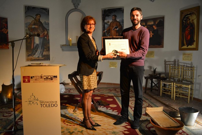 Ana Gómez entrega el primer premio