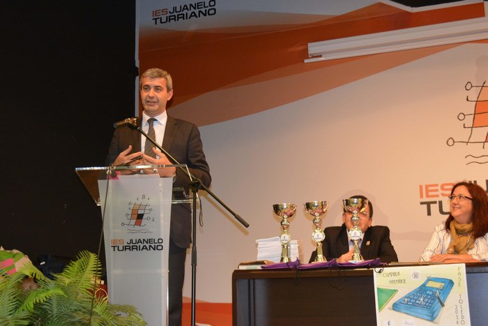 Imagen de Álvaro Gutiérrez durante su intervención en el acto de entrega de premios de la Olimpiada Matemática
