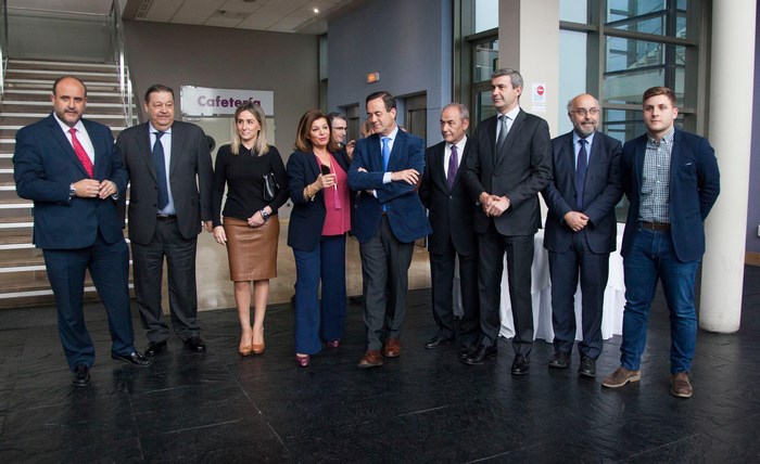 Imagen de Álvaro Gutiérrez junto al resto de autoridades asistentes al 15 Aniversario de RCM