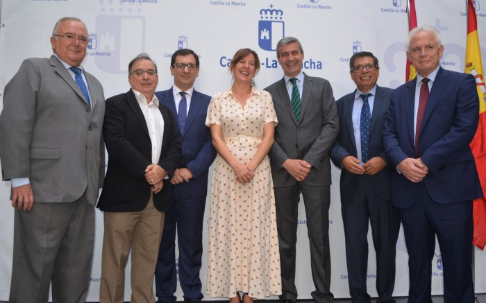 Imagen de Con la Portavoz del gobierno regional y el delegado y ex delegados de la Junta en Toledo