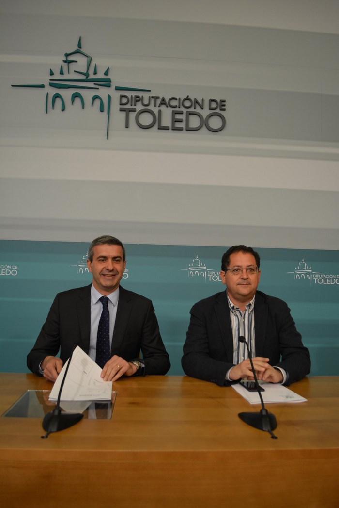 Álvaro Gutiérrez y Tomás Villarrubia anunciando el uso social de los pisos de Cardenal Cisneros