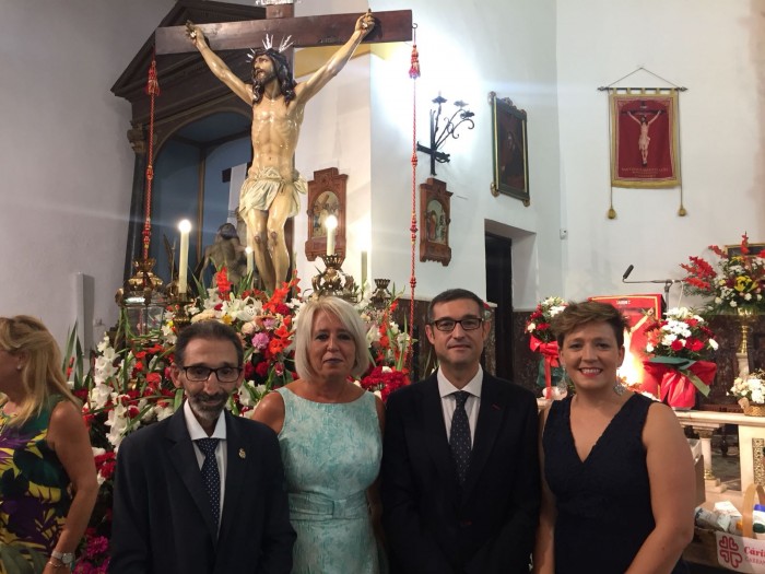 Fernando Muñoz con Victoria Lozana, María José Martínez y Jesús García