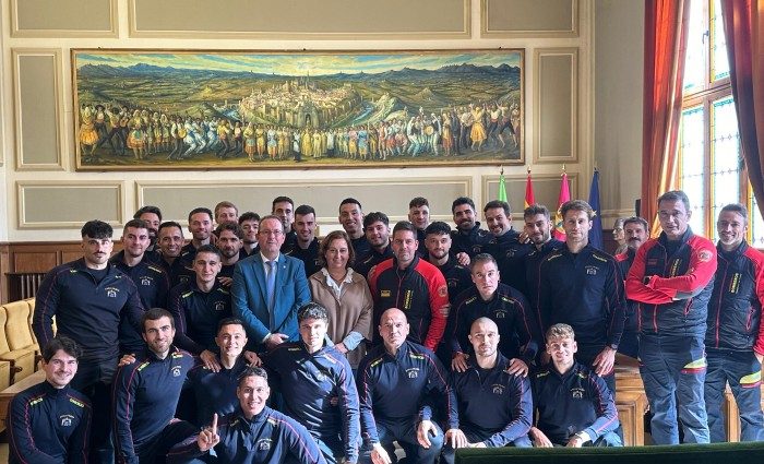 Imagen de Cedillo y Sánchez con las nuevas incorporaciones