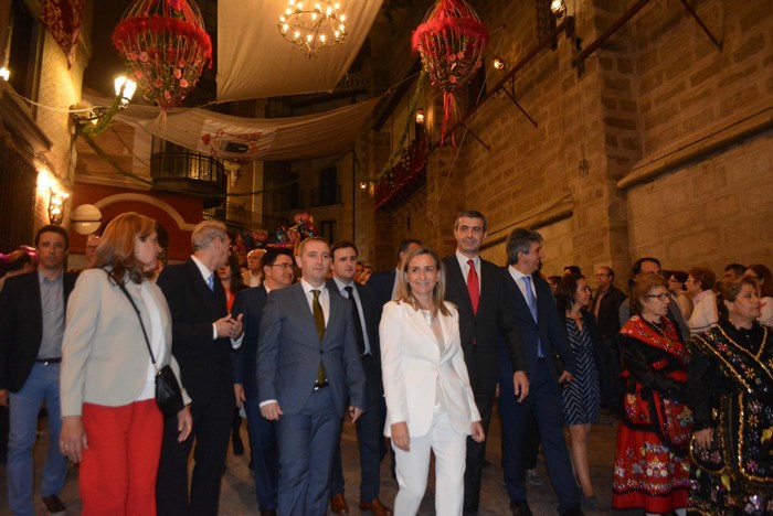 Imagen de Álvaro Gutiérrez y Milagros Tolón durante el recorrido procesional