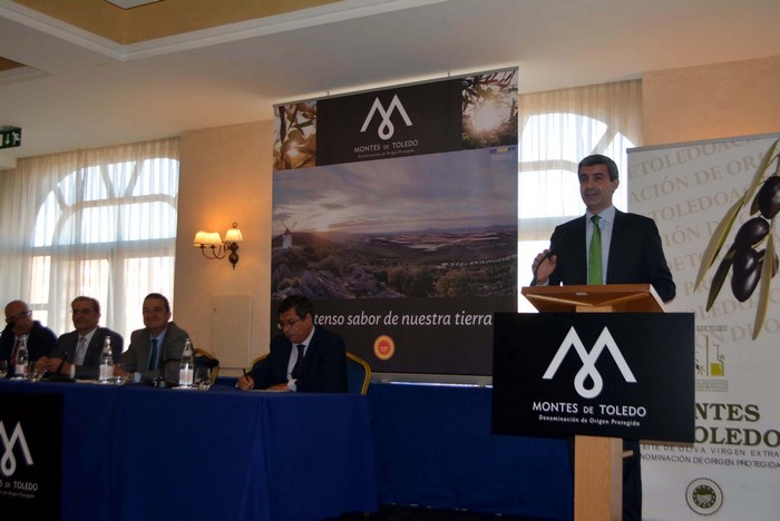 Imagen de Álvaro Gutiérrez durante su intervención en los premios Cornicabra 2016