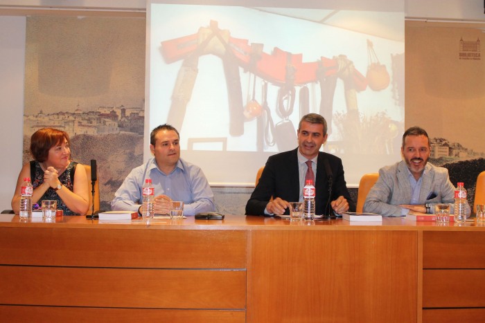 Imagen de Álvaro Gutiérrez interviene en la presentación del libro 