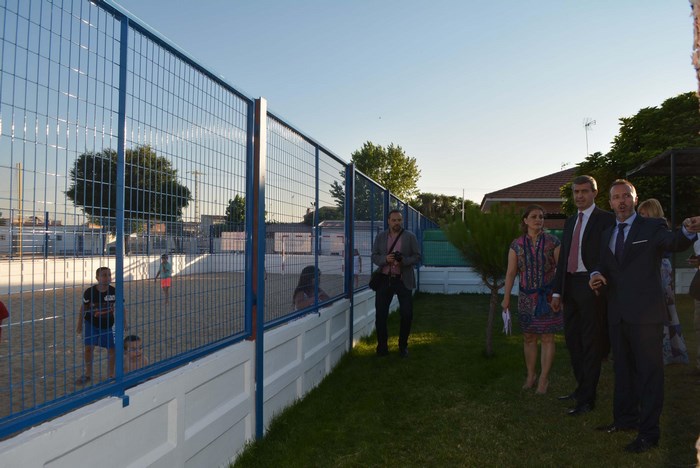 Álvaro Gutiérrez en un momento de la visita a las instalaciones deportivas de Yuncler