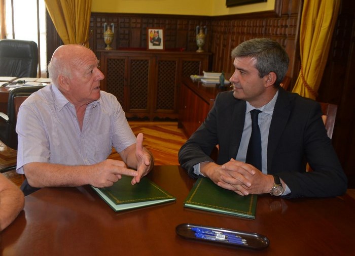 Álvaro Gutiérrez y el presidente de la Federación de Autonomvilismo de Castilla-La Mancha