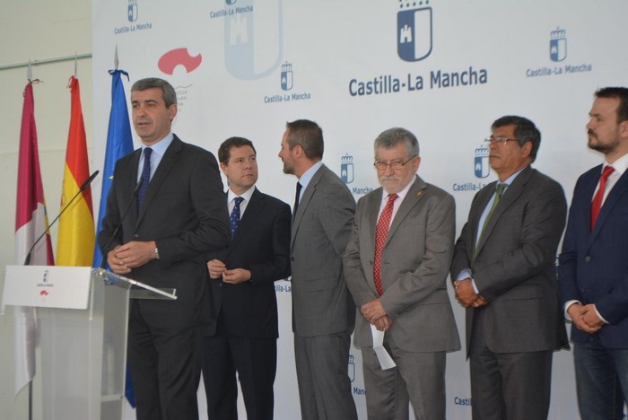 Imagen de Álvaro Gutiérrez durante su intervención en la inauguración del pabellón deportivo de Fuensalida