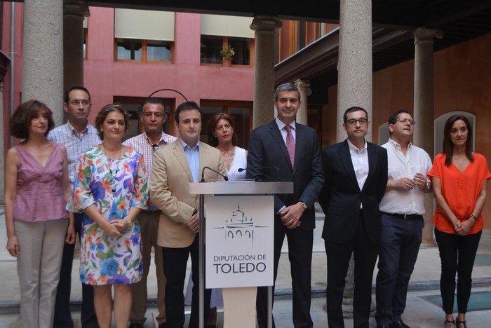 Álvaro Gutiérrez junto a su equipo de Gobierno