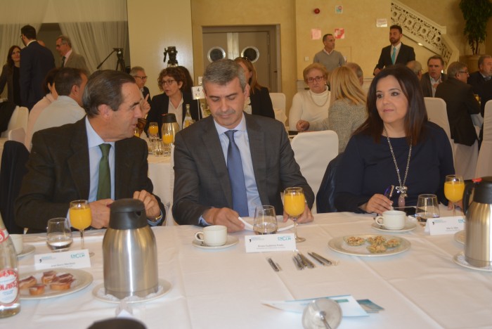 Álvaro Gutiérrez junto a José Bono y Mar G. Illán