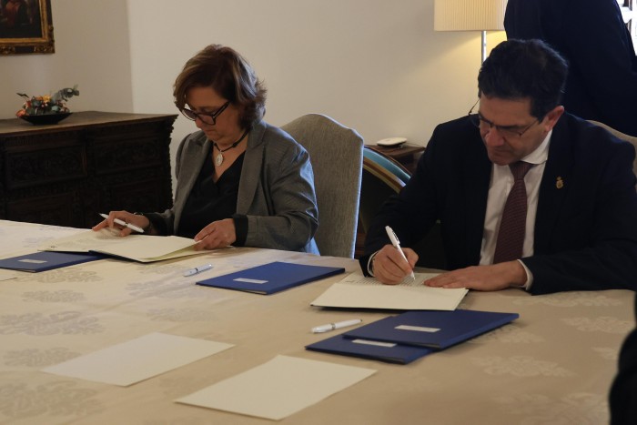 Imagen de  Cedillo en la firma del Plan Activo de Empleo