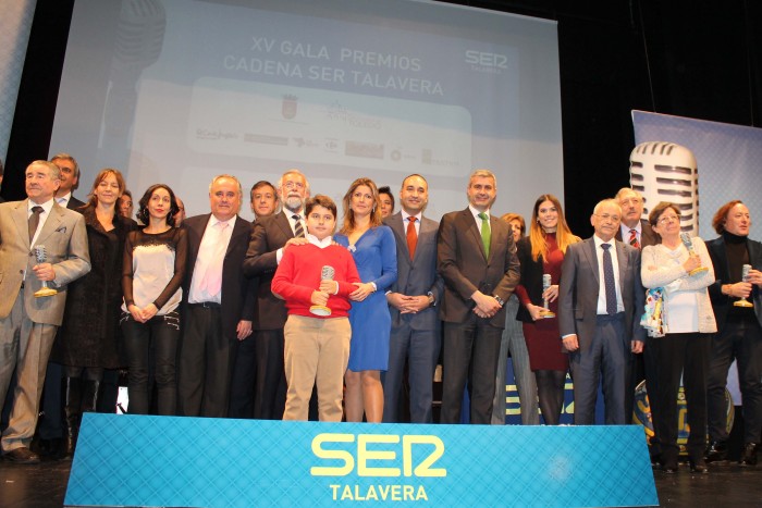 Álvaro Gutiérrez en la foto de familia de los Premios SER Talavera