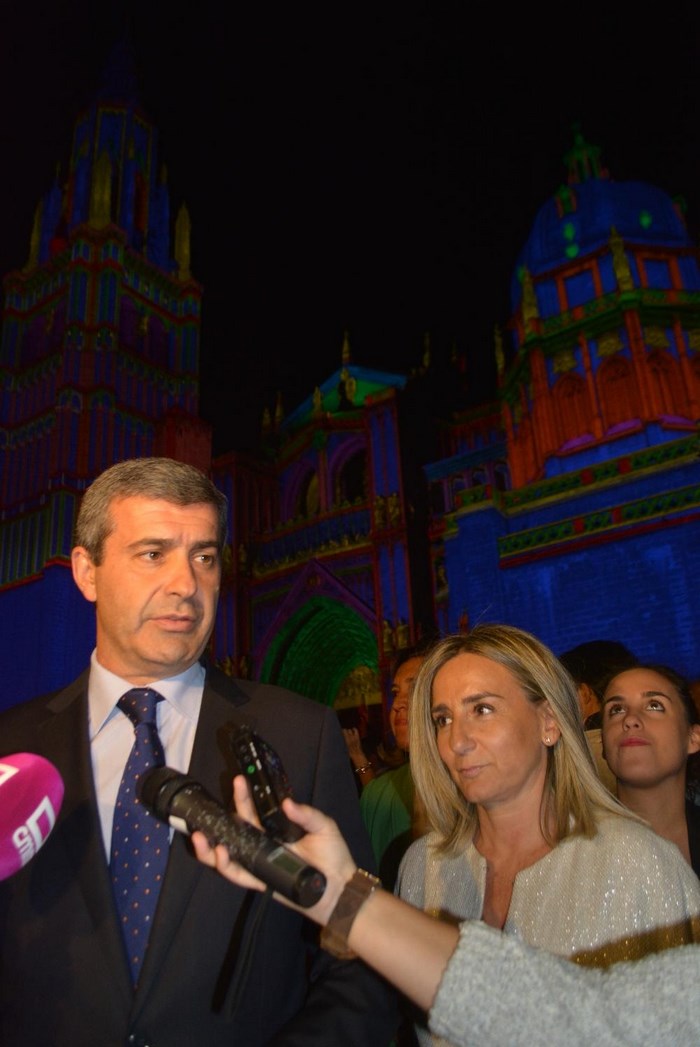 Álvaro Gutiérrez asistió junto a Milagros Tolón al inicio del espectáculo 