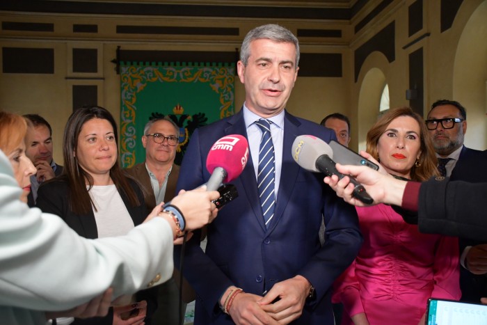 Imagen de Álvaro Gutiérrez hace declaraciones a la prensa