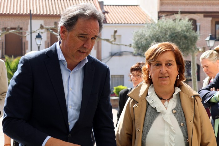 Imagen de Concepción Cedillo e Israel Roberto Pérez