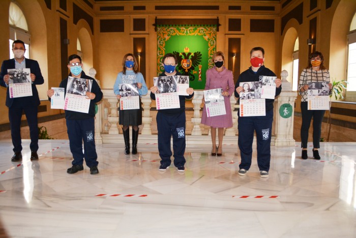 Imagen de Foto presentación calendarios Down Toledo