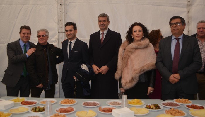 Álvaro Gutiérrez durante el vino de honor de las fiestas de Navalcán