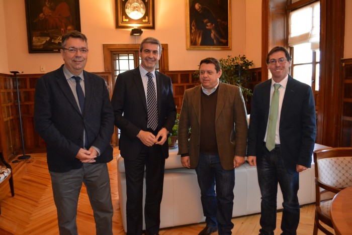 Álvaro Gutiérrez con los alcaldes de Bargas, Cobisa y Nambroca