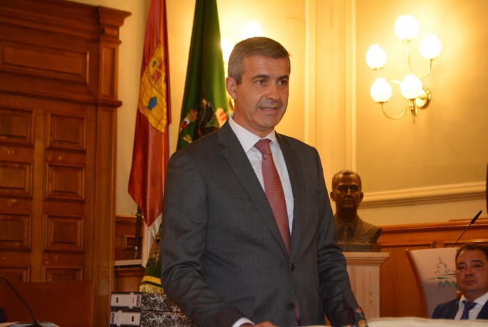 Imagen de Álvaro Gutiérrez jurando el cargo de presidente