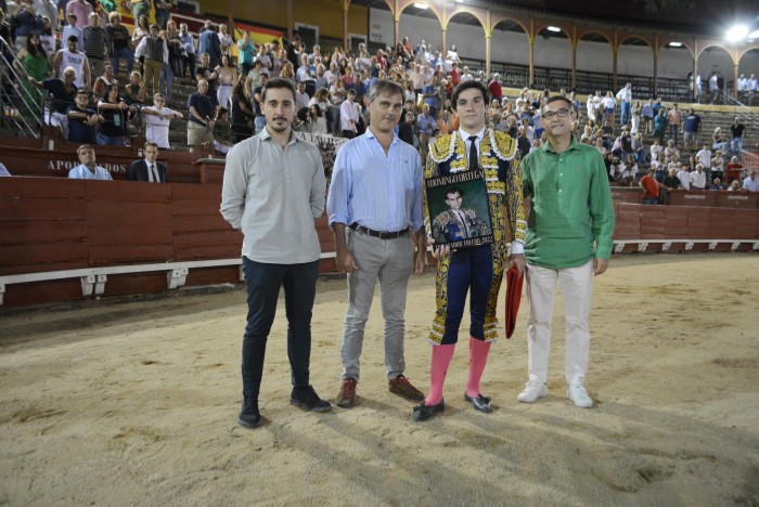 Fernando Muñoz, Nacho LLoret y José Antonio con el ganador, Miguel Losana