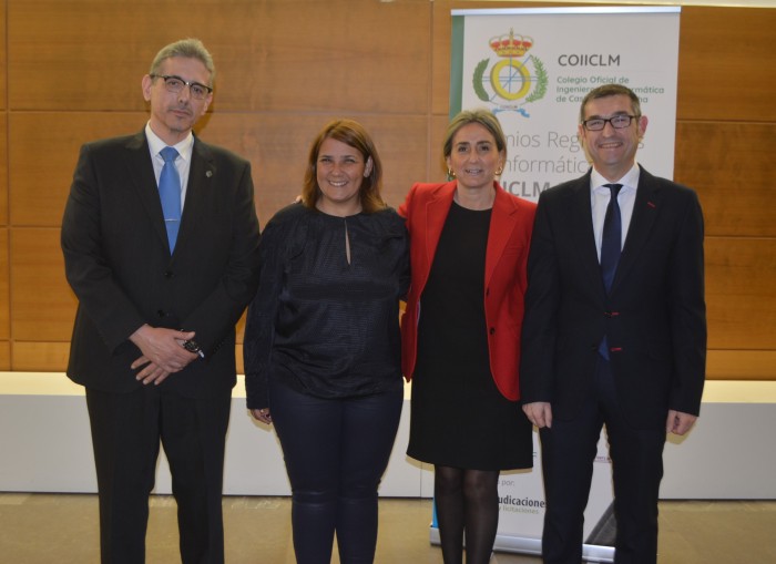 Imagen de Fernando Muñoz con Rafael Alonso, Agustina García Élez y Milagros Tolón