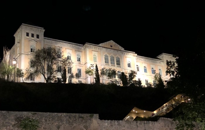 Fachada Diputación de Toledo de noche