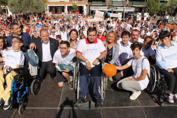Imagen de Élvira Manzanque en la fiesta de APACE para celebrar el Día Mundial de la Parálisis Cerebral